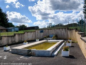 Fontaine-Lavoir rue des Sources