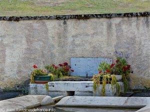Fontaine-Lavoir rue des Sources