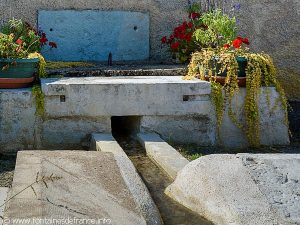 Fontaine-Lavoir rue des Sources