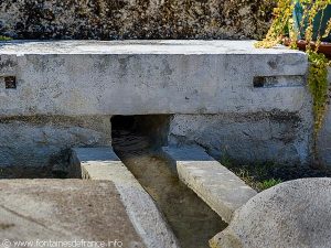 Fontaine-Lavoir rue des Sources