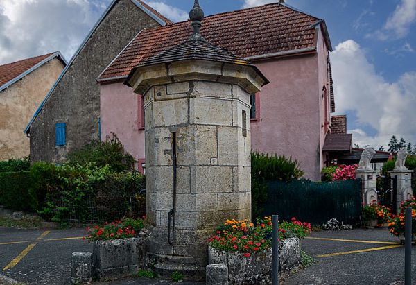 Ancienne Fontaine rue des Prés