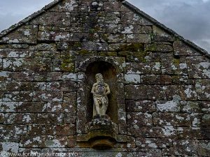 Statue du Portail d'entreé de la chapelle