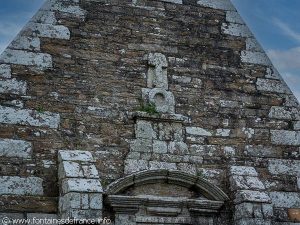 Décor de la porte Ouest de la chapelle St-Jacques
