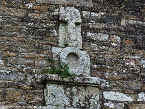 Décor de la porte Ouest de la chapelle St-Jacques