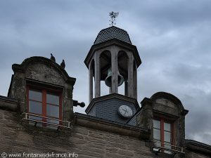 Campanile et sa cloche de l'ancienne mairie-école