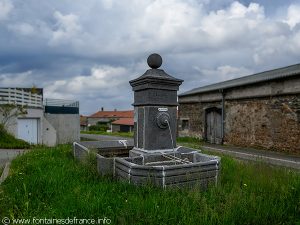 La Fontaine Place du Lavoir de Sarcenat