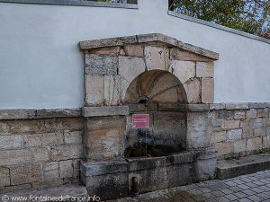 La Fontaine rue de La Perrouse
