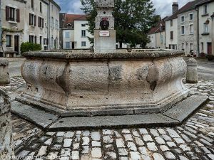 La Fontaine Place des Halles