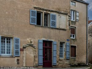La porte de 1578 et la niche de l'angle