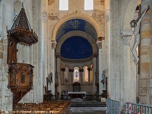 La nef de l'église St-Ménélée