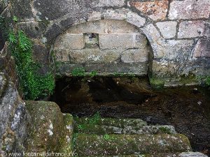 La Fontaine dédiée à St-Demet