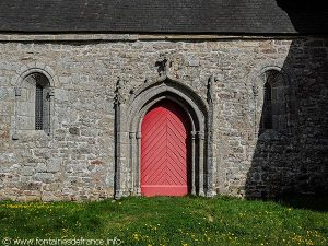 Porte latérale de la Chapelle