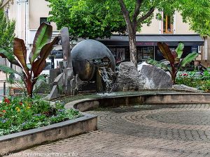 La Fontaine Place du Poids de Ville