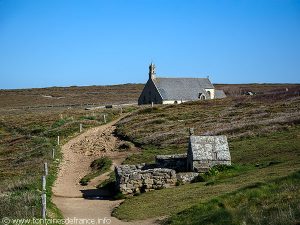 La Chapelle St-They vue de la Fontaine St-They