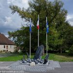 Monument dans la cour de la Mairie