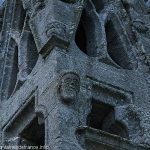 Personnage sculpté sur le clocher