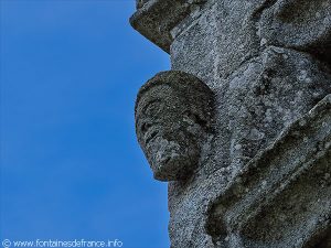 Personnage sculpté sur le clocher