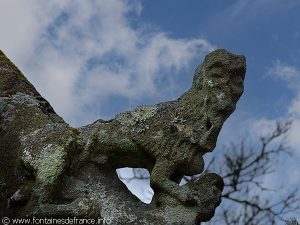 Animal au bas d'un rampant de la chapelle St-Cadou