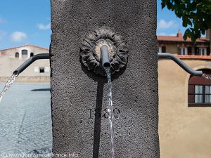 La Fontaine Place Pallet