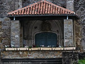 Portail de l'entrée de l'église St-Amand