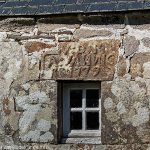 Inscription sur la fenêtre de la sacristie