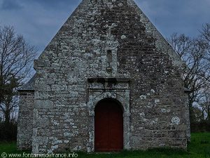 Portail de la chapelle N-D du Vrais Secours