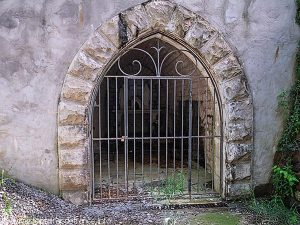Entrée de la crypte