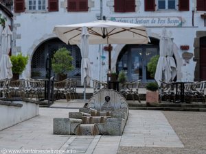 La Fontaine Place des Arceaux