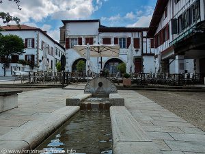 La Fontaine Place des Arceaux