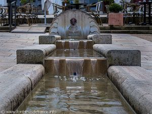 La Fontaine Place des Arceaux