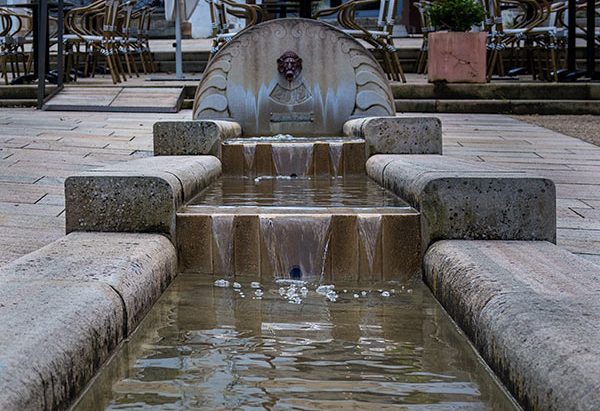 La Fontaine Place des Arceaux La Fontaine Place des Arceaux