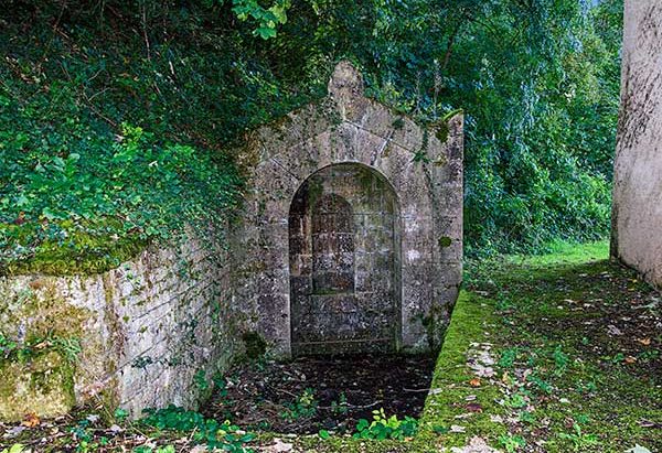 La Fontaine et le Lavoir La Fontaine et le Lavoir