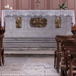 Autel de l'église de la Nativité N-D