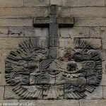 Sculture sur porche de de l'église St-Martin de Vellexon