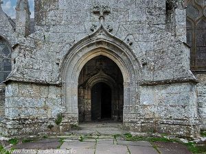 Porche de l'église St-Cuffan