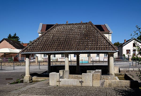 La Fontaine et le Lavoir La Fontaine et le Lavoir