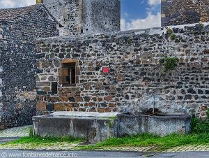 La Fontaine rue du Mal De Lattre