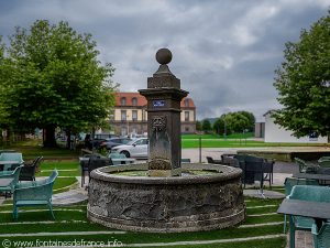 La Fontaine Place du désert