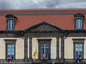 Le Fronton de la Mairie