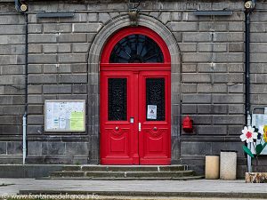 Porte d'entrée de la Mairie