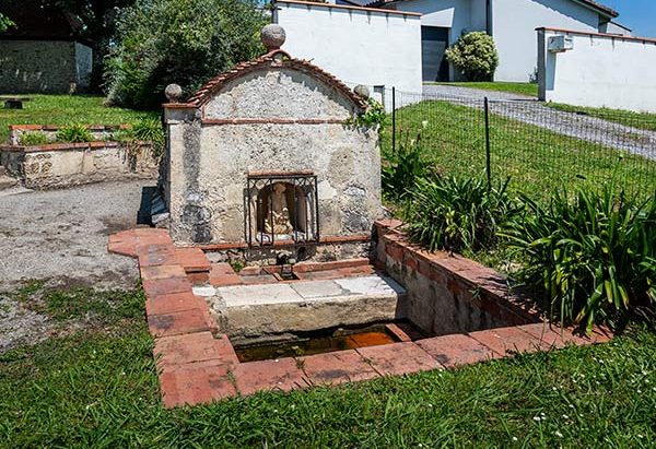 La Fontaine Saint-Roch La Fontaine Saint-Roch