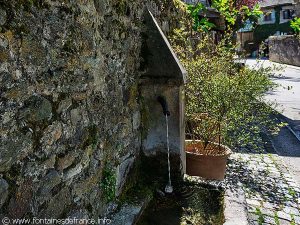 La Fontaine rue du Lac