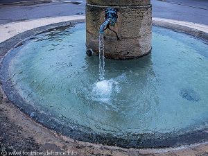 La Fontaine Ronde à Colonne