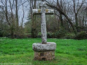 Croix du placître de la chapelle de la Madeleine