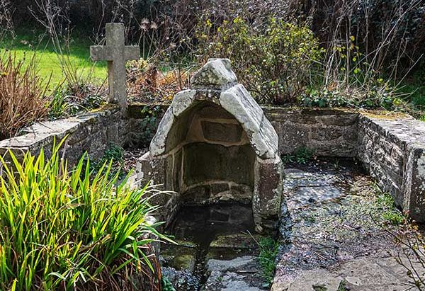 Fontaine Chapelle N-D de Bonne Nouvelle Fontaine Chapelle N-D de Bonne Nouvelle
