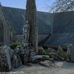 rMonment aux morts de Plozévet