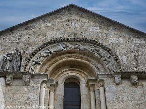 Voussures de la fenêtre supérieure