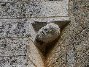 Détail architectural à prooximité de la fenêtre