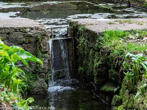 Fontaine-lavoir chemmin du Rupoez