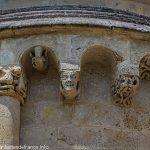 Scultpures des arches du toit